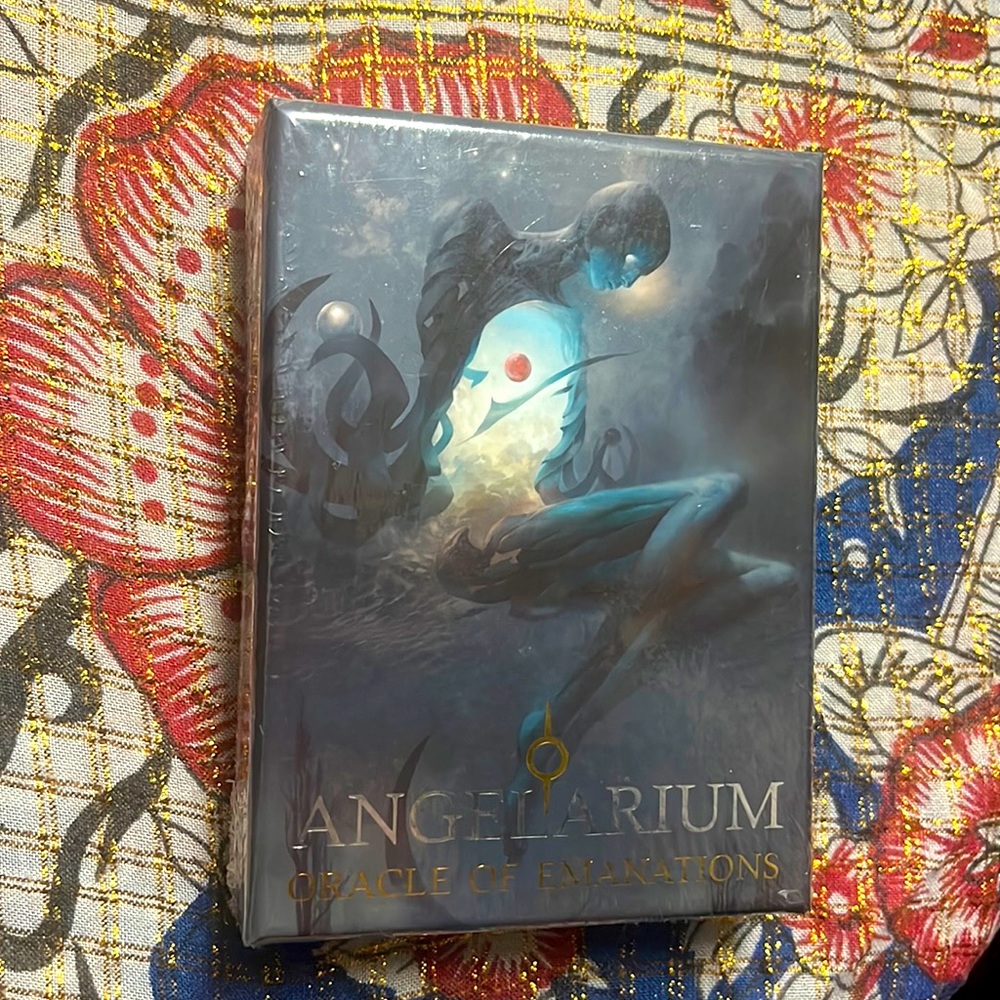 ANGELARIUM Oracle Of Emanations                           Brand New Oracle Deck!